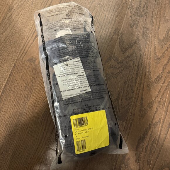 Canada Goose Women's Hybridge Mitt - Size Medium - Picture 8 of 11